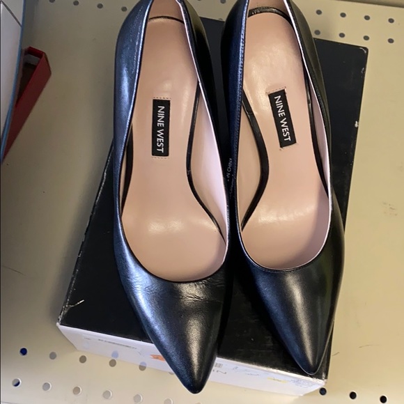 Nine West shoes - Picture 4 of 5